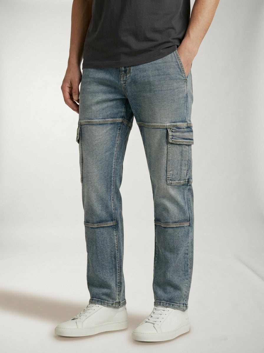 Vaquero Cargo Field LAVRA - modelo editorial look casual hombre