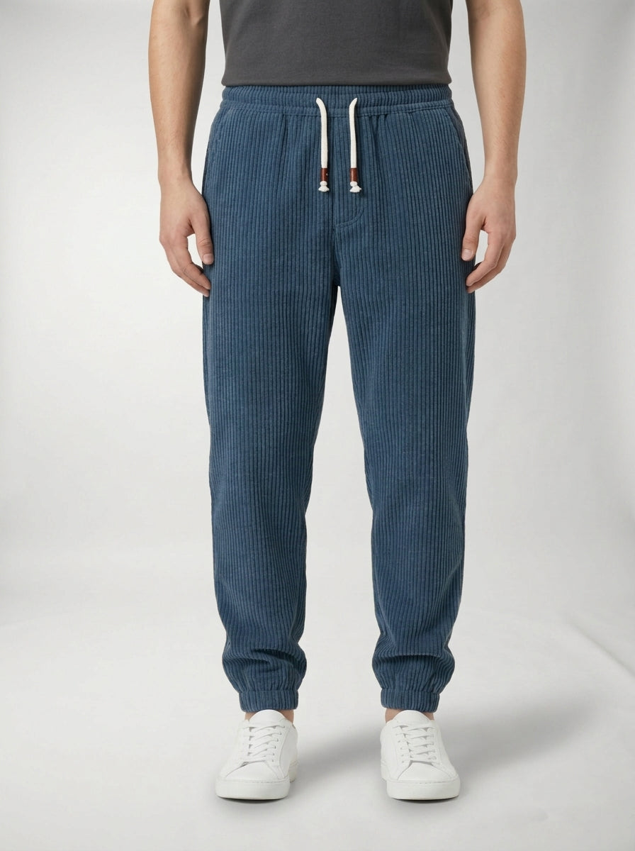 Pantalones de Pana Jitsu LAVRA - modelo editorial look casual hombre