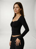 Top Amour LAVRA - top mujer negro modelo editorial look urbano