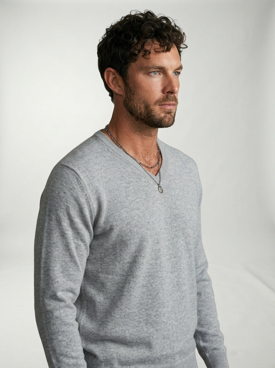 Jersey Tommy LAVRA - modelo editorial look casual hombre