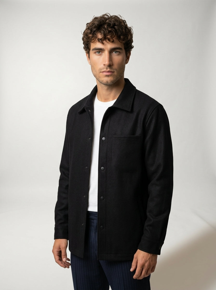 Sobrecamisa de Lana LAVRA - modelo editorial negro