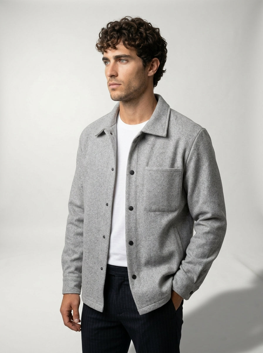 Sobrecamisa de Lana LAVRA - modelo editorial gris